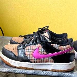 Stylish Nike sneakers, worn only a few times!